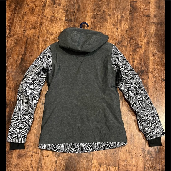 Free shipping! Like new Trendy Roxy light winter coat - Picture 3 of 5